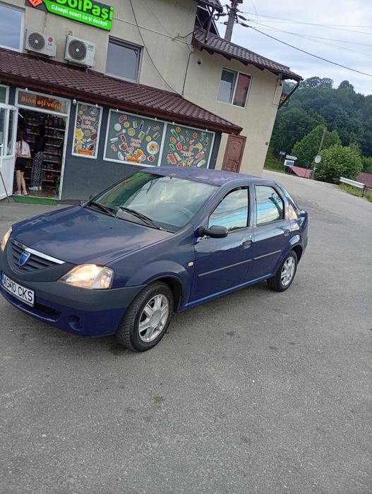 Vând Dacia Logan 16.clasic servo direcție gemuri electrice distribuție schimbată uleiul schimbat cauciucuri iarna vara jante aliaj