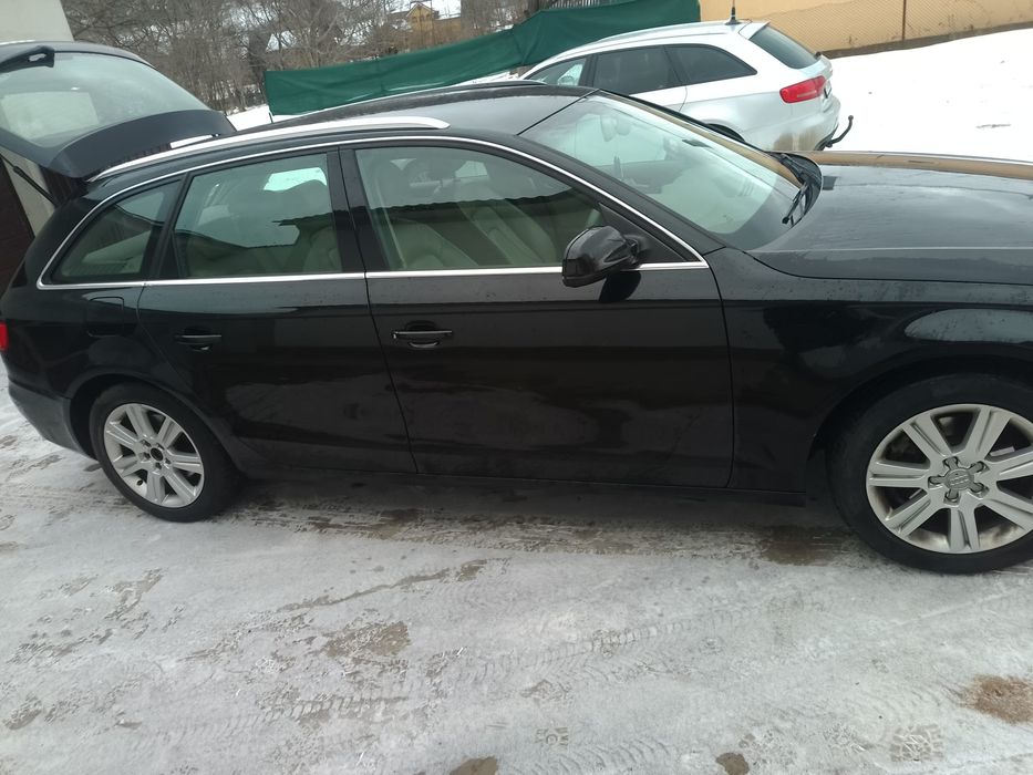 portiera  / usa/ ușa / ușă/ audi A4 B8 pe culoare.LY9B  LY7W LY3J LZ7H