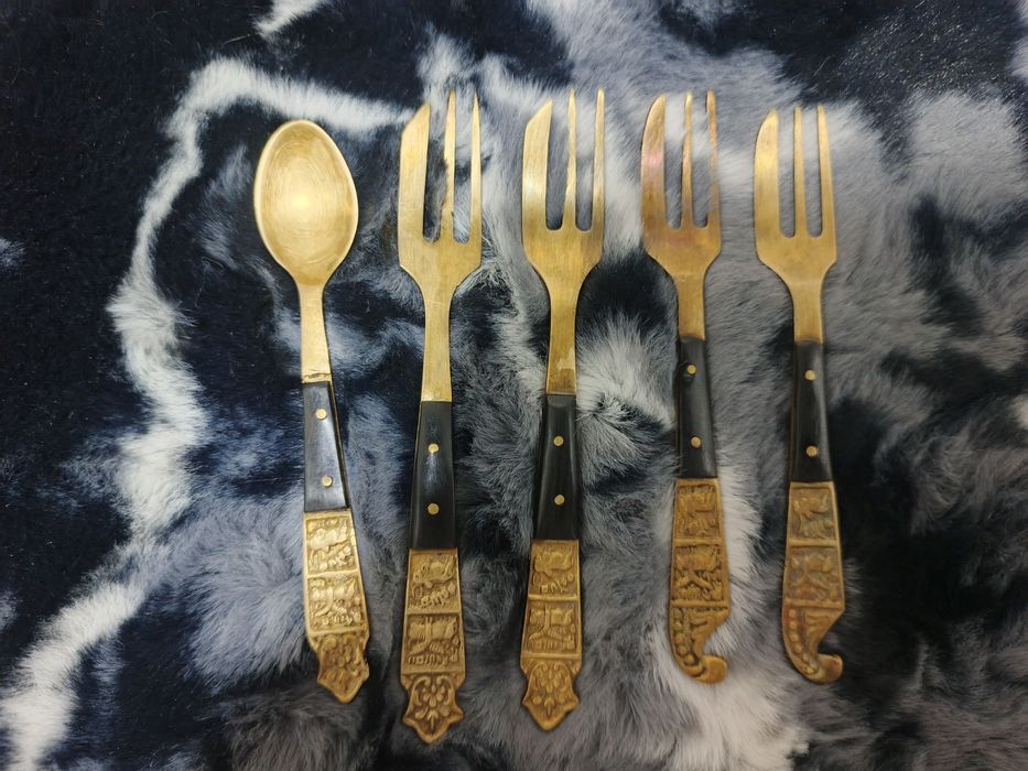 Латуневые вилки и ложка