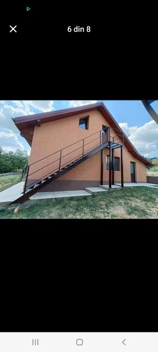 Scări exterioare din metal galvanizat și scări interioare cu trepte de