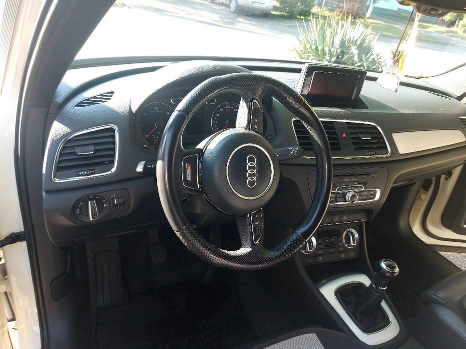 Vând Audi Q3 S line