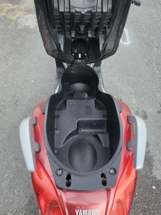 Yamaha X-Max 250