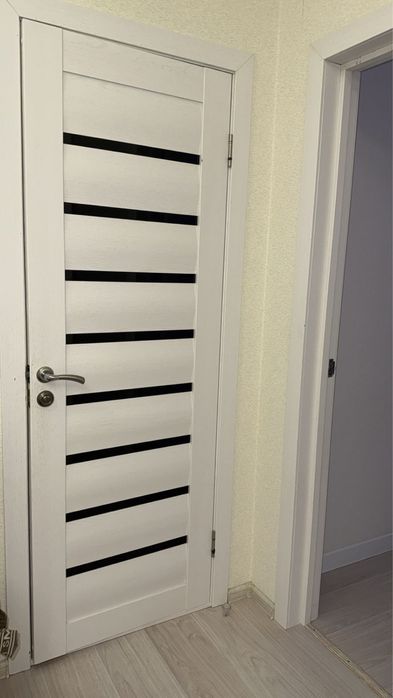 Двери межкомнатные б/у