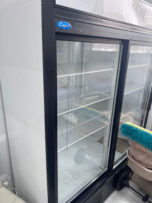 Ветринный холодильник продается