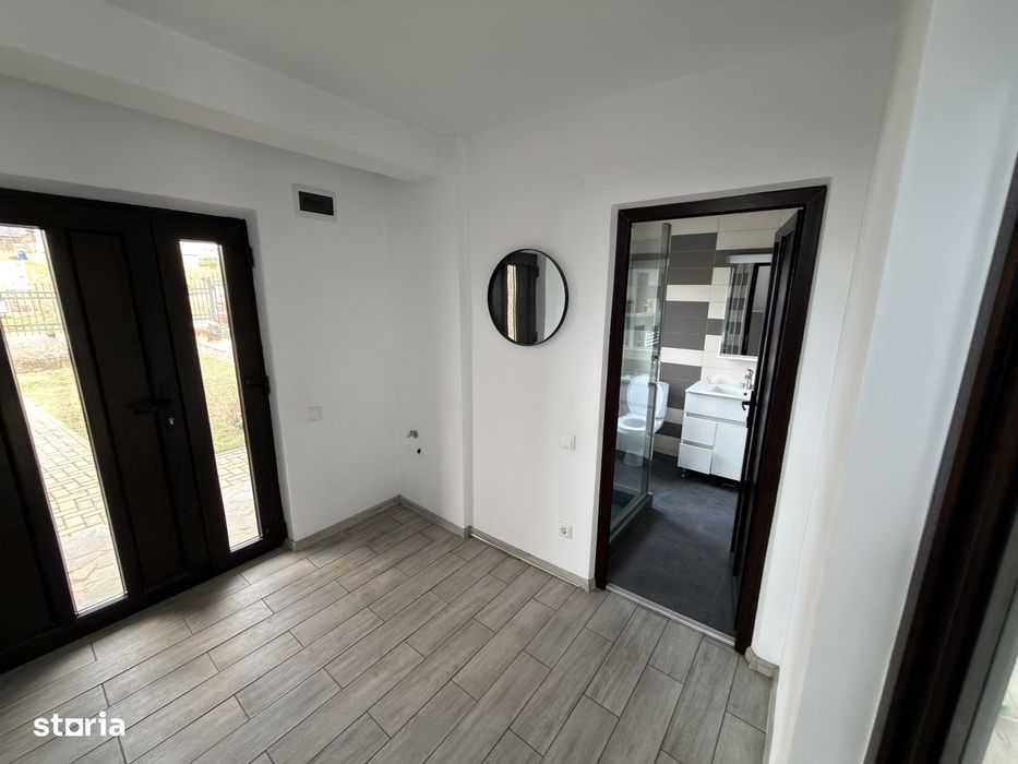 Casa D+P+E la intrare in Curtesti