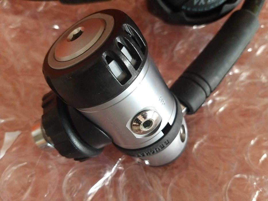 Регулатори Beuchat VX 100 и термо бельо за сух водолазен костюм.