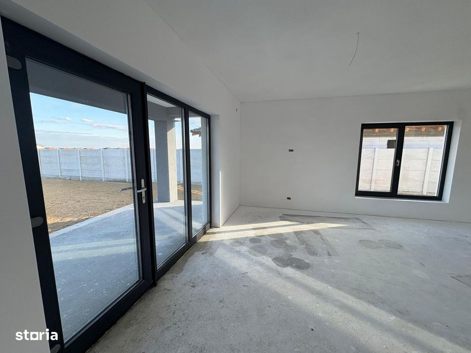 Casa noua cu PANOURI FOTOVOLTAICE, teren 553 mp, (utilitati complete)