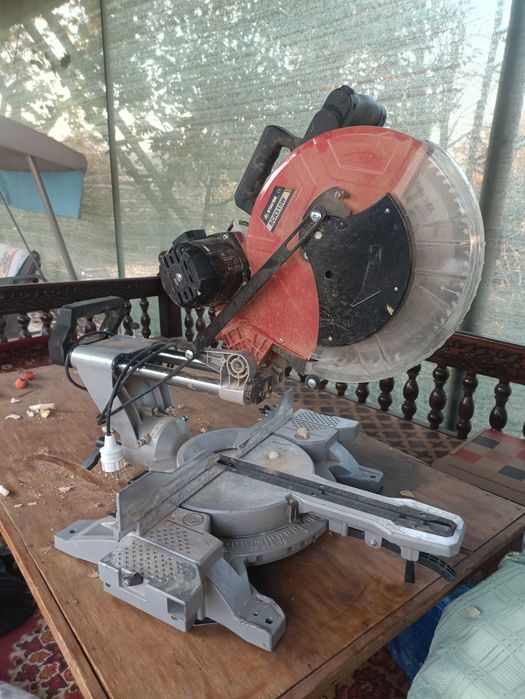 Торцовочная Пила