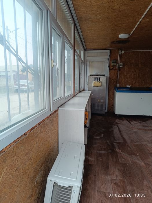 Бутик, мороженое аппарат сатылады.