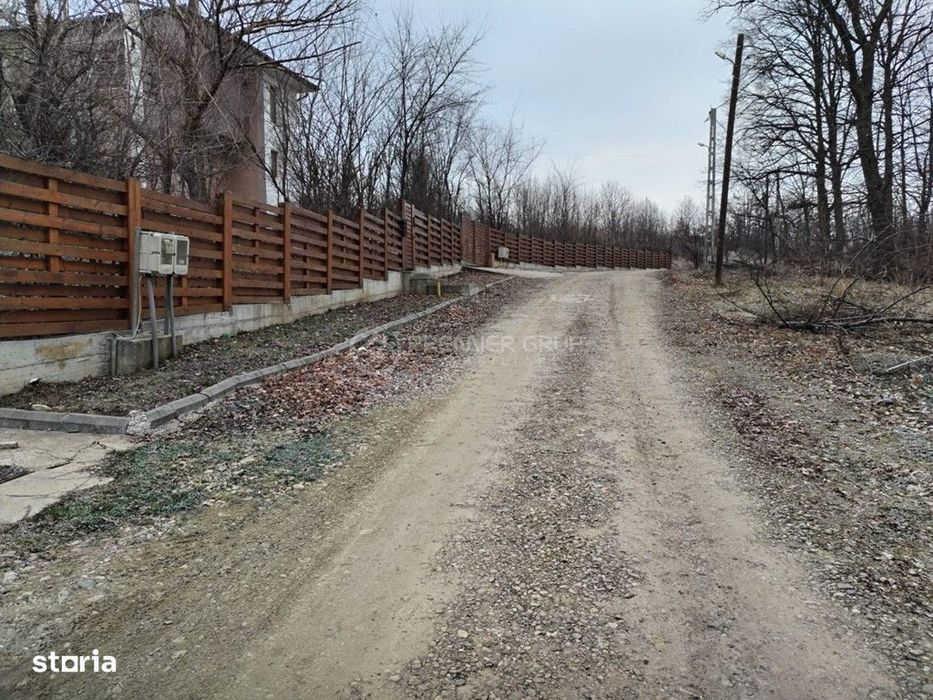 Teren intravilan 975mp, Bârnova