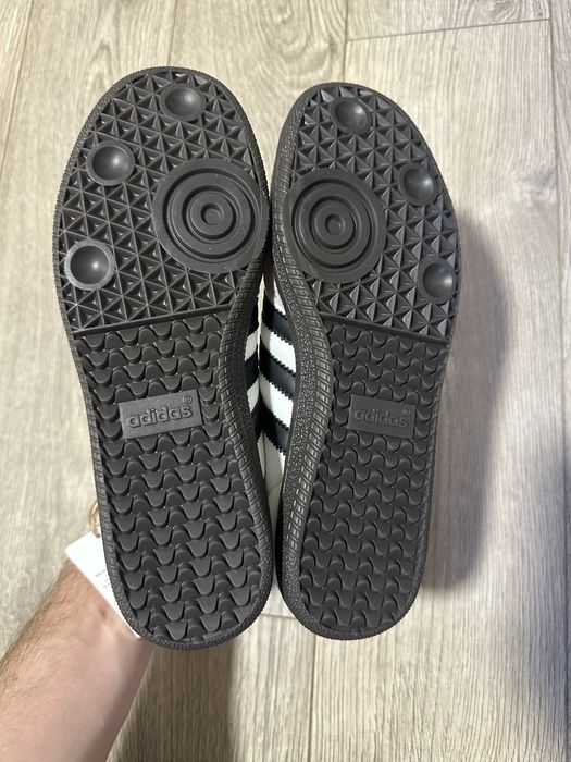 Adidas Samba noi cu eticheta