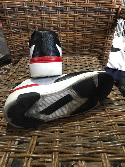 Givenchy low top sneakers