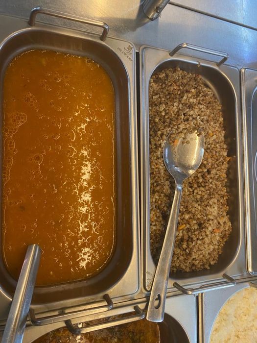 Продаю столовую.