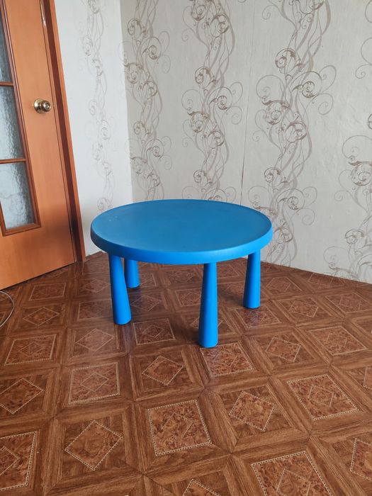 Продам детский стол от Икея