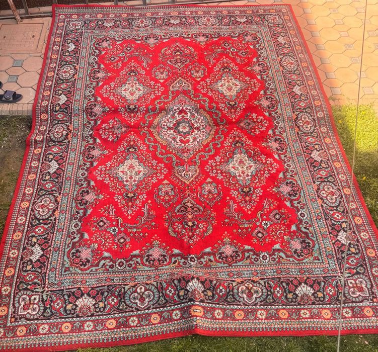 Antiquar Gilamlar deyarli yangi.