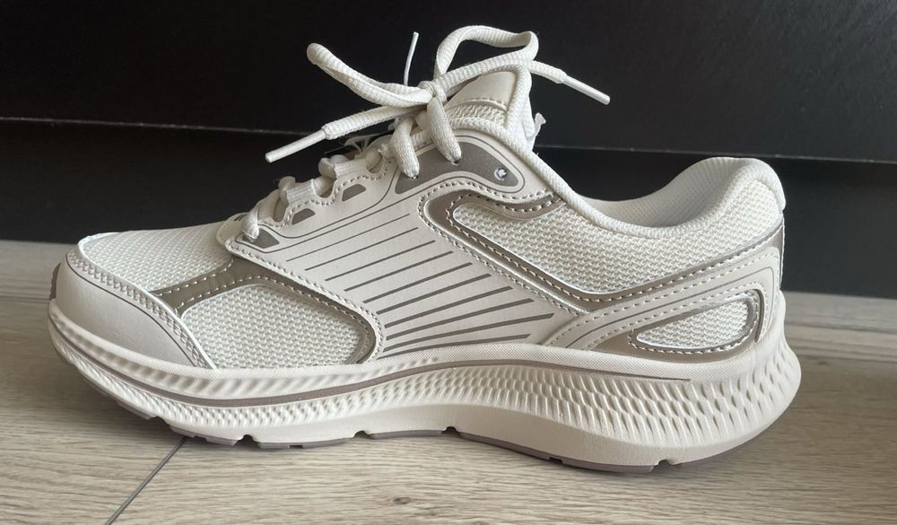 Продавам чисто нови маратонки Skechers 37,5 стелка 24,5см