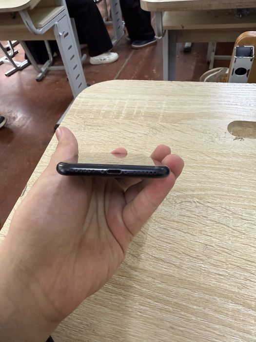 Iphone se 2 sotiladi