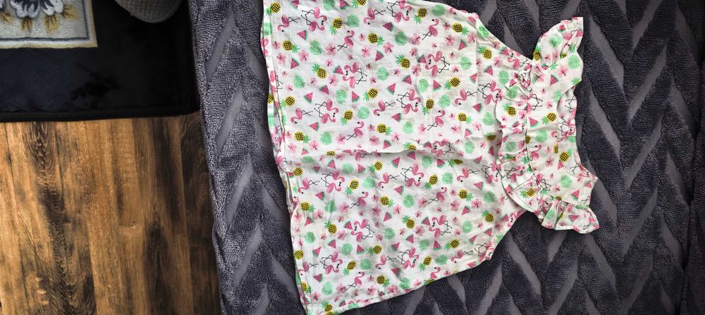 Продавам дрешки, обувки, сандали за момиченце на 06-2г