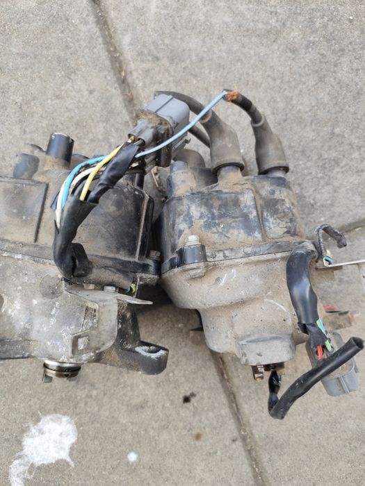 Далеко за honda logo и honda hr-v