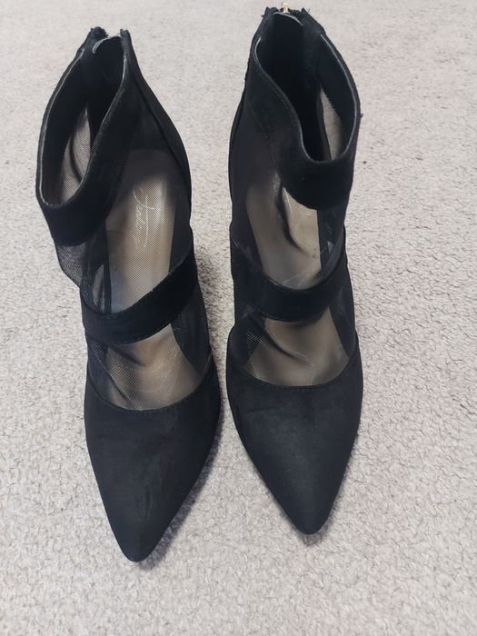 Дамски обувки с висок ток