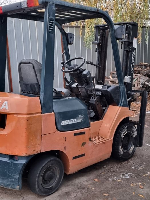 Вилочный погрузчик 7FG15 Toyota.