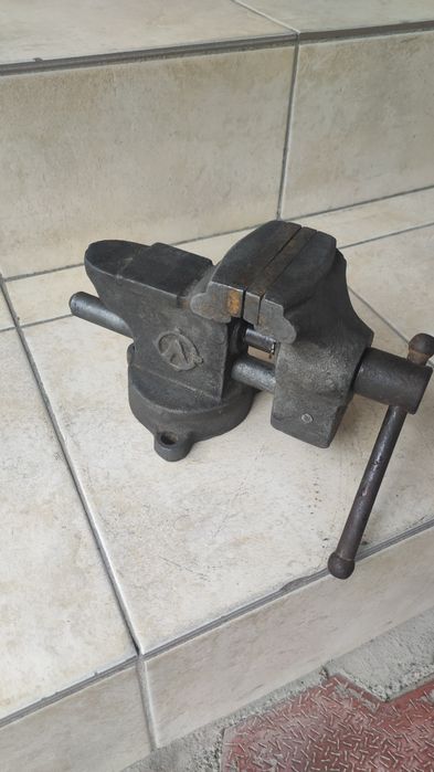 Тиски  слесарные