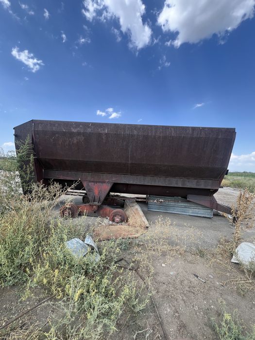 Кормораздатчик 6-тонник