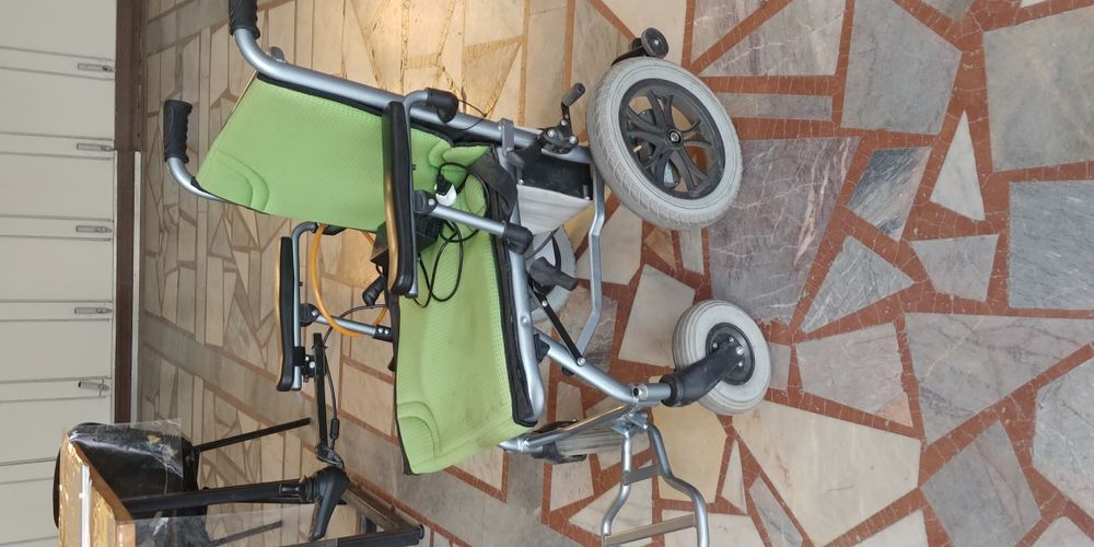 Инвалидное кресло с электроприводом