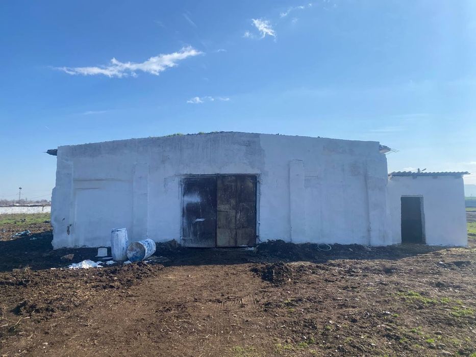 2 гектар жой 1800м2 биноси билан сотилади нотурар кадастри жой