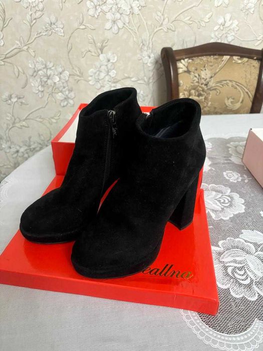 Продам женскую обувь