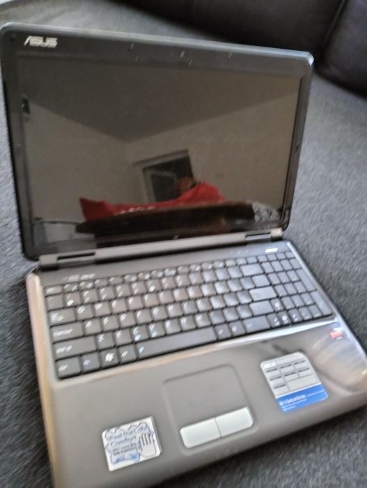 Vând laptopuri pentru dezmembrat