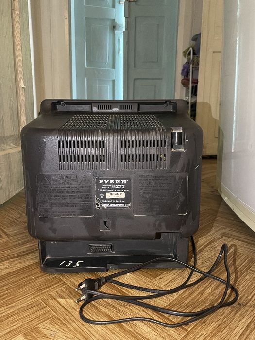 Телевизор Rubin 37M06-2  рабочий