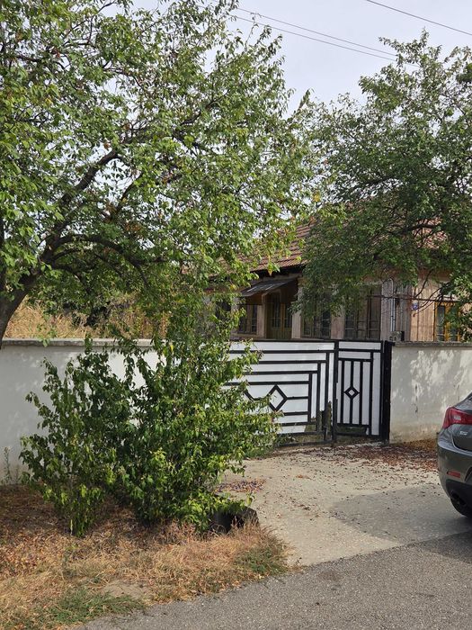 Vand casa batraneasca  teren 1000m2 - Preajba -Craiova -