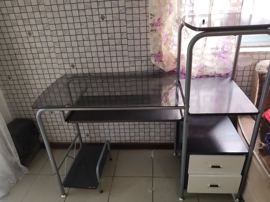 Продам компьютерный стол