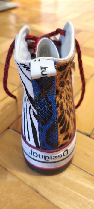DESIGUAL High-top sneakers with animal print
High-top sneakers with animal print