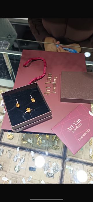 Бриллиантовый комплект (кольцо, серьги)