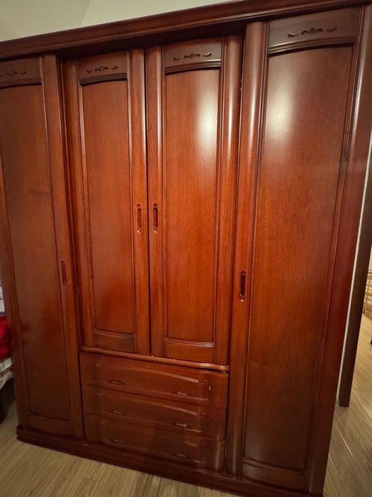 Шкаф в спальню в отличном состоянии