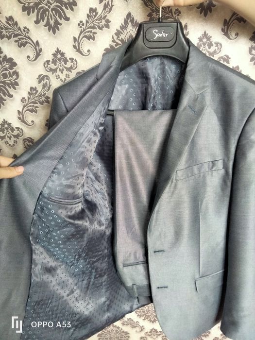 Продам классический костюм