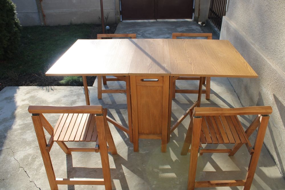 Vând masă plus 4 scaune