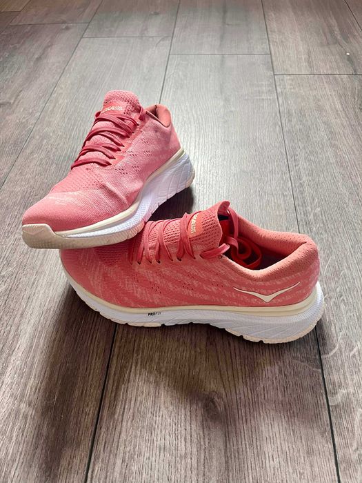 Маратонки Hoka Cavu 3 (розови)