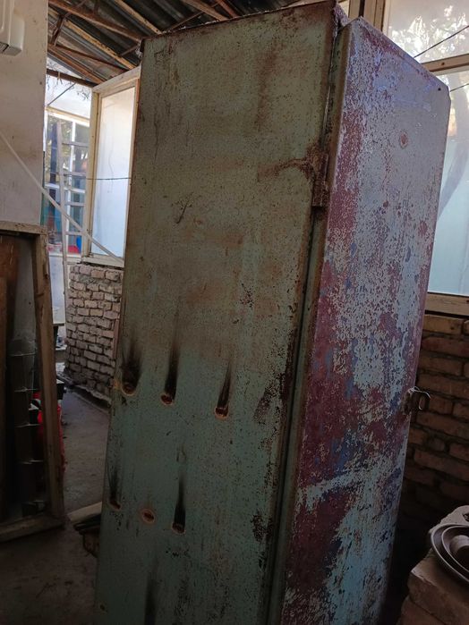 Железный    шкаф