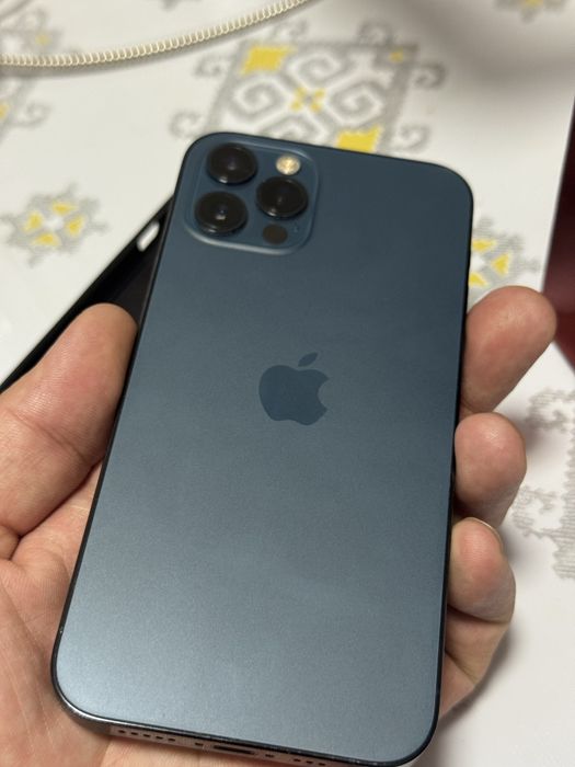 Продам айфон 12про