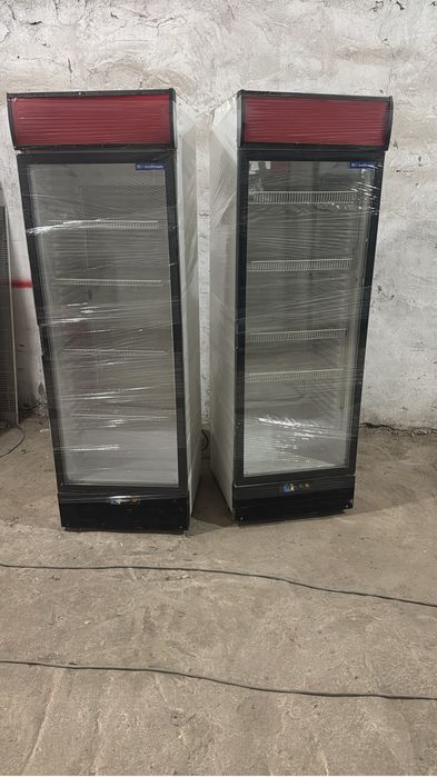 Холодильник витрина в хорошем состоянии