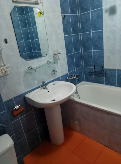 Închiriez garsoniera