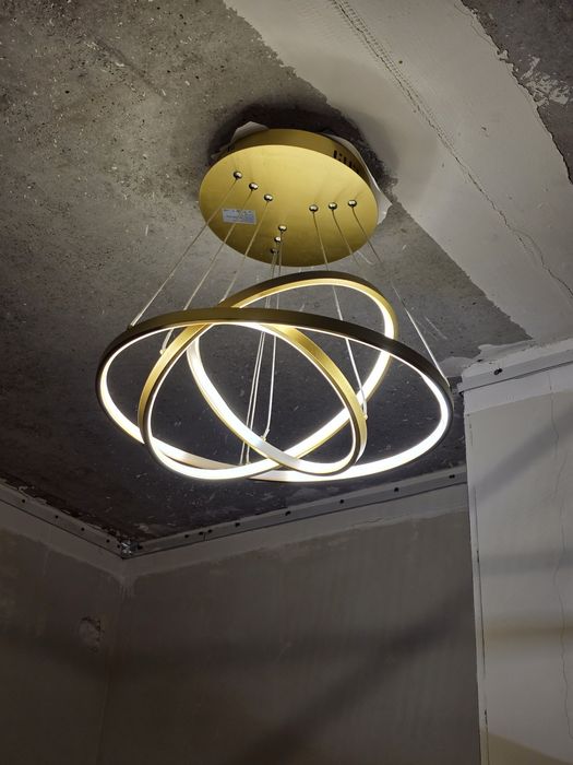 Продам люстры разные