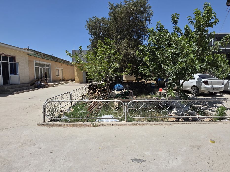 Bino sotiladi 380 m²