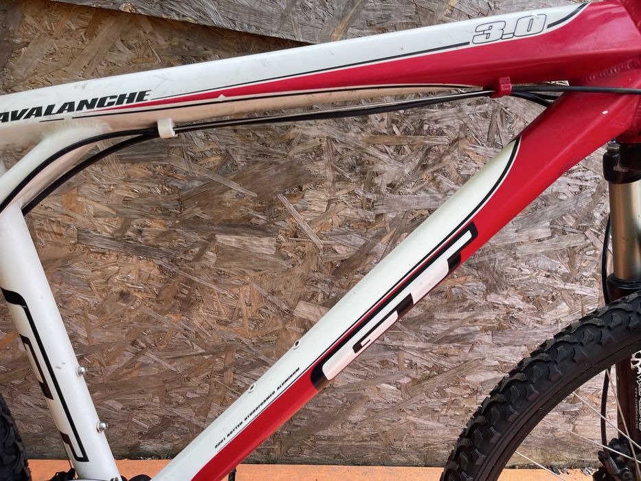 Bicicleta gt avalanche frane pe disc hidraulice furca pe aer  roti 26”