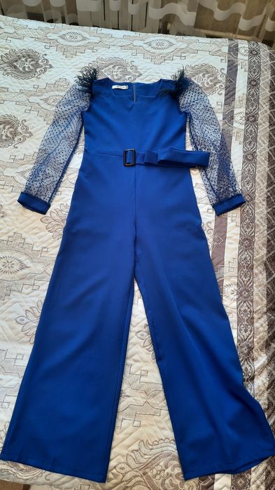 Продам праздничный комбинезон на девочку