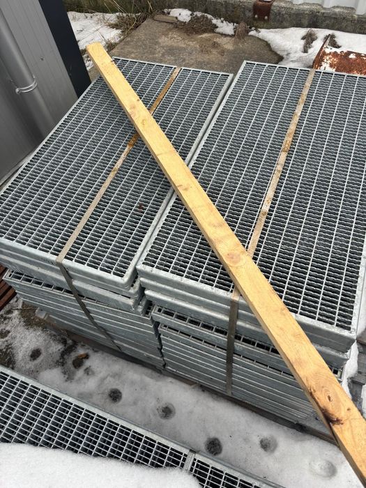 Trepte și grătare metalice zincate la dimensiunea dorita de client ofe