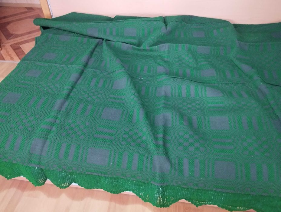 Ръчно тъкани покривки за легло